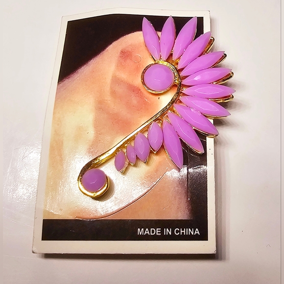 Purple dramatic fan earcrawler earringPurple dramatic fan earcrawler earring - Picture 4 of 5